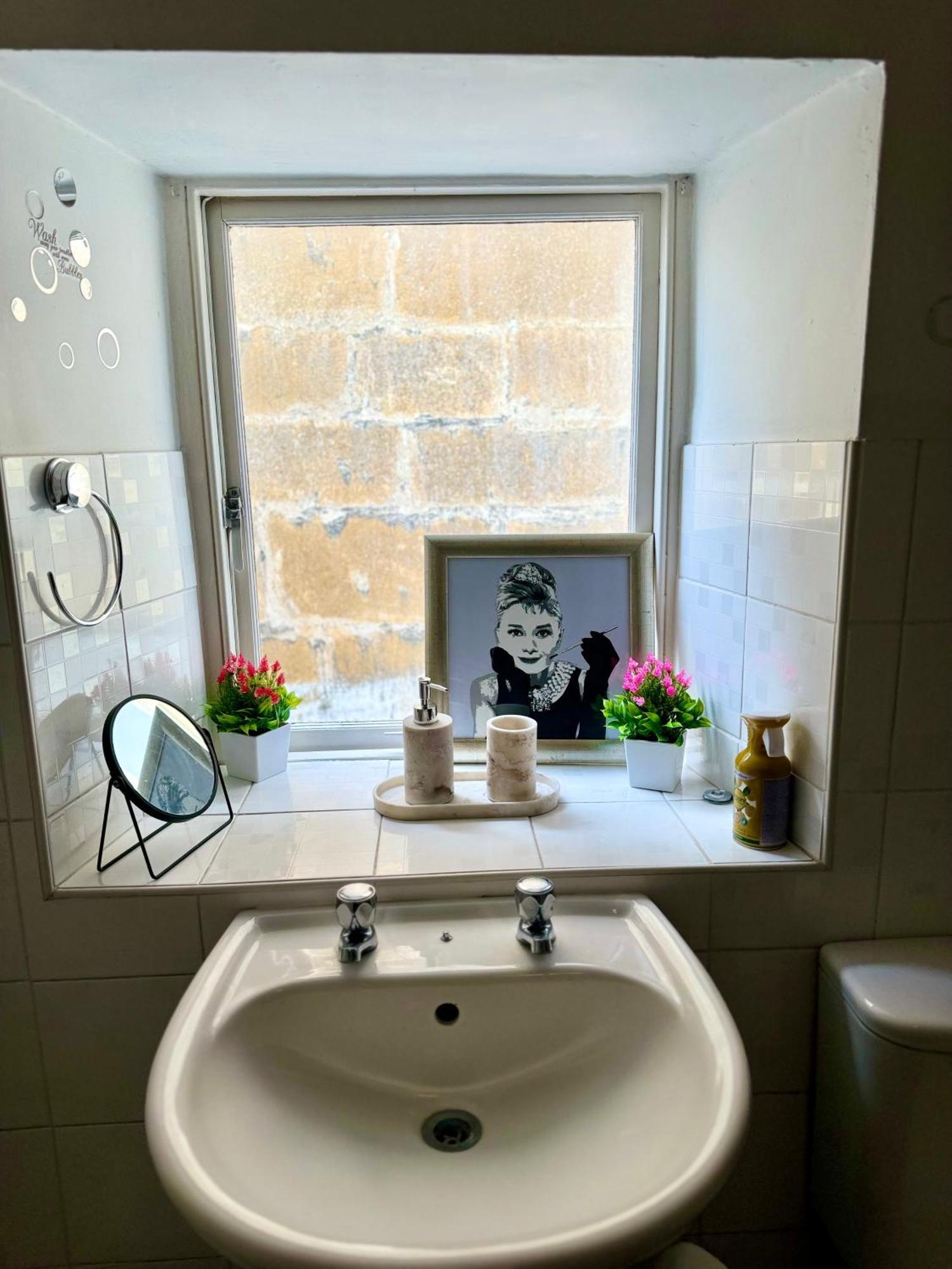 Beautiful Townhouse Next To Royal Victoria Park And Botanical Gardens Within Easy Walking Distance To Bath City Centre Buitenkant foto